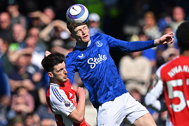 她在与一位 她在与一位